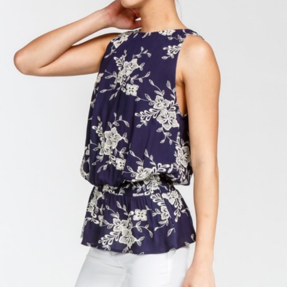 5/$25 🥳🥳 Floral Sleeveless Navy Top